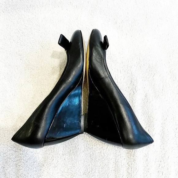 Kate Spade Black Patent Leather Wedge Heels Womens 8M Gold Metal Bow Detail - Picture 5 of 16
